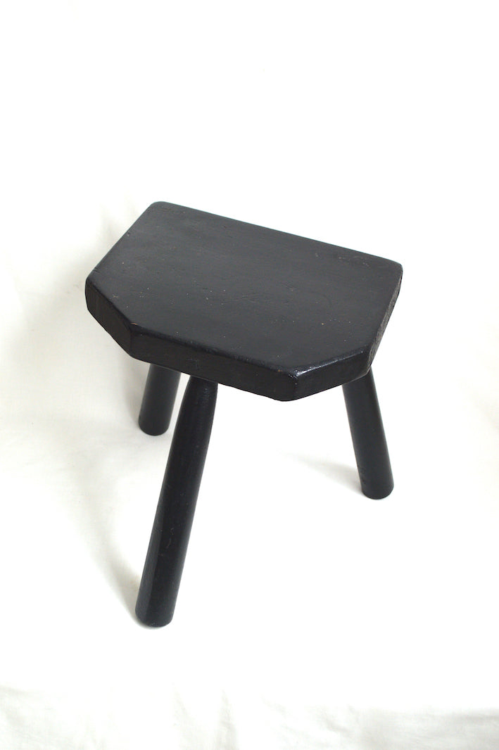 Tabouret tripode noir