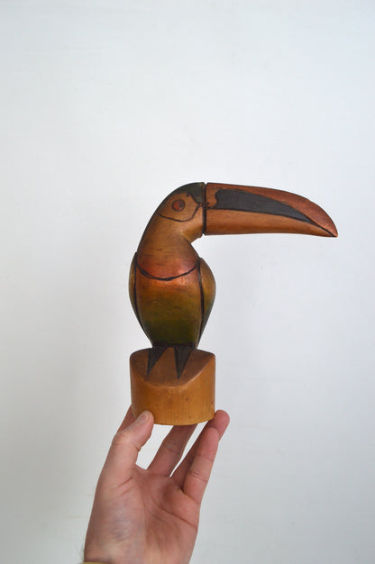 toucan-décoratif-en-bois