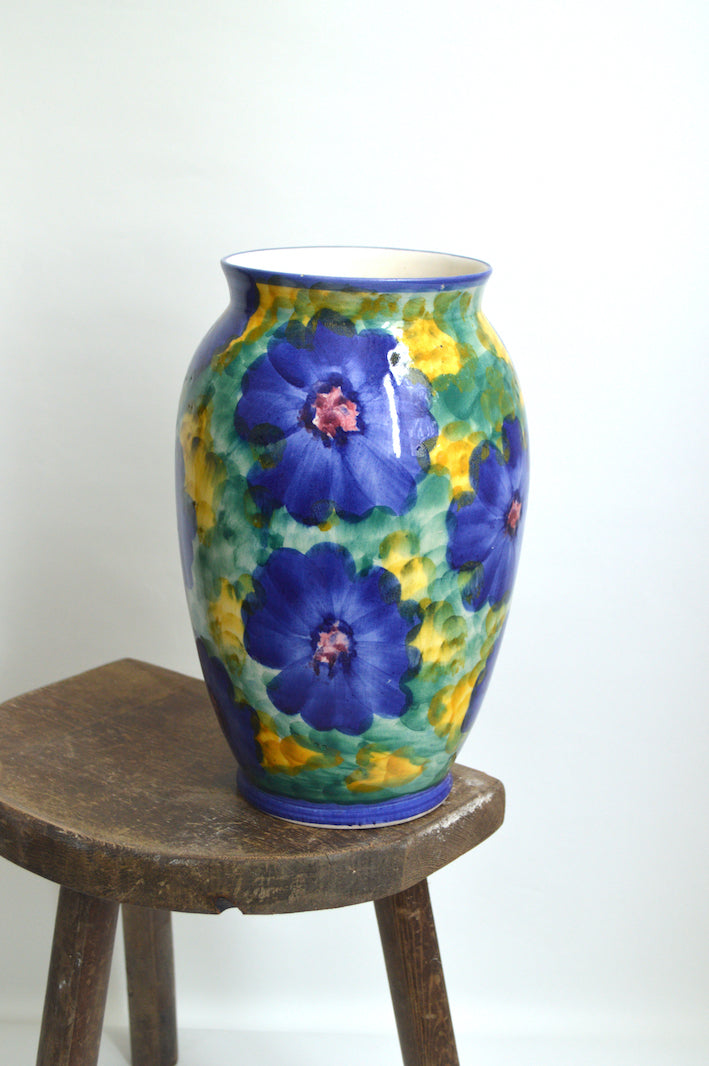 gros vase fleuri bombé