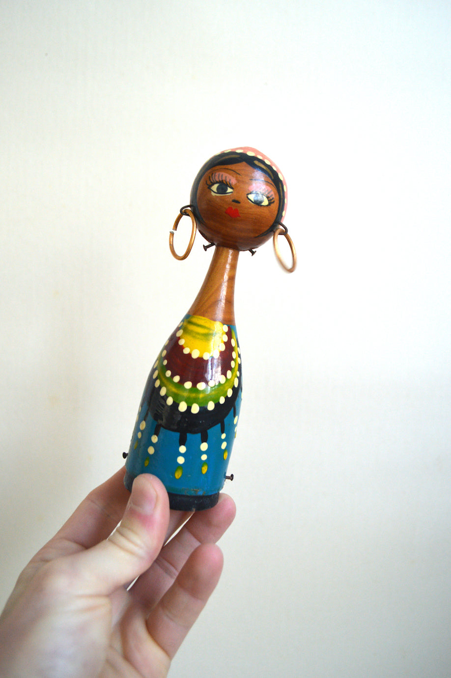 Poupée ethnique en bois