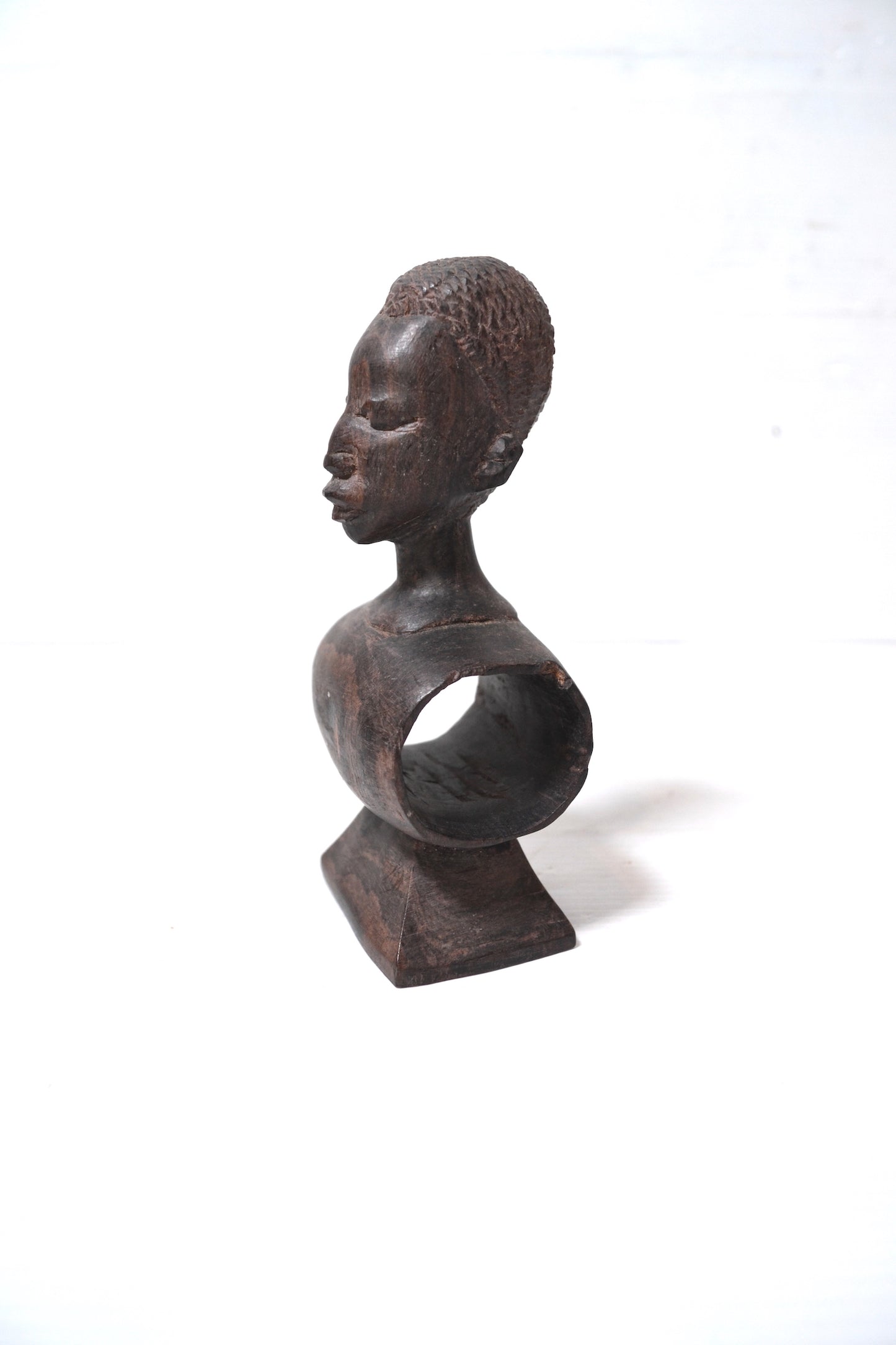 Buste africain en bois sculpté