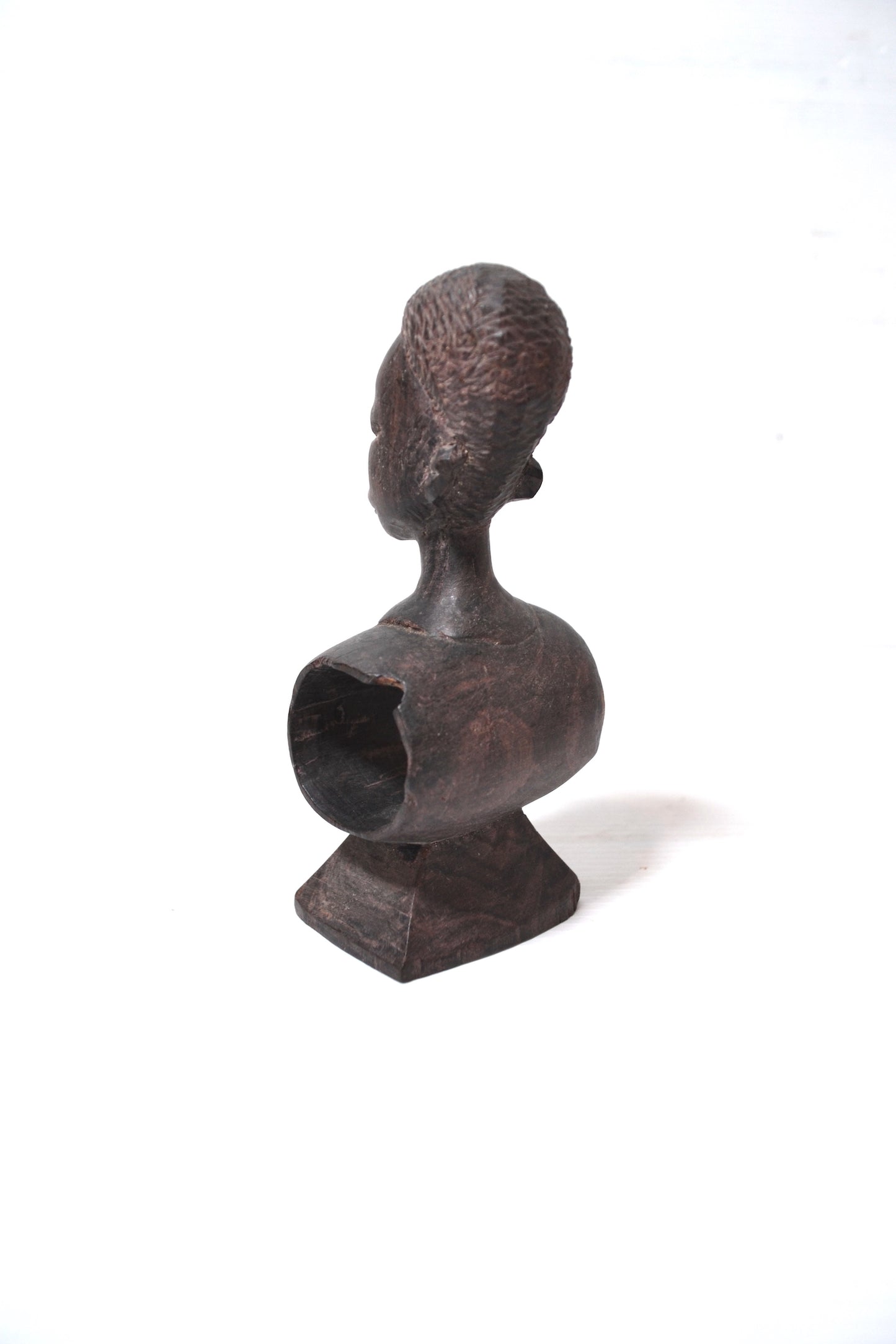 Buste africain en bois sculpté