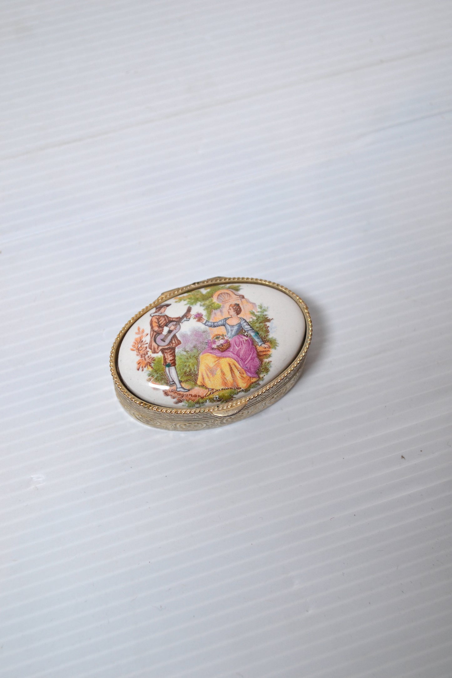 Pilulier en porcelaine