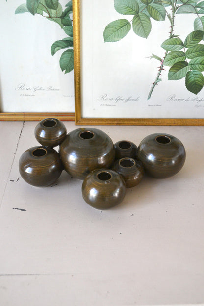 Vase à trous