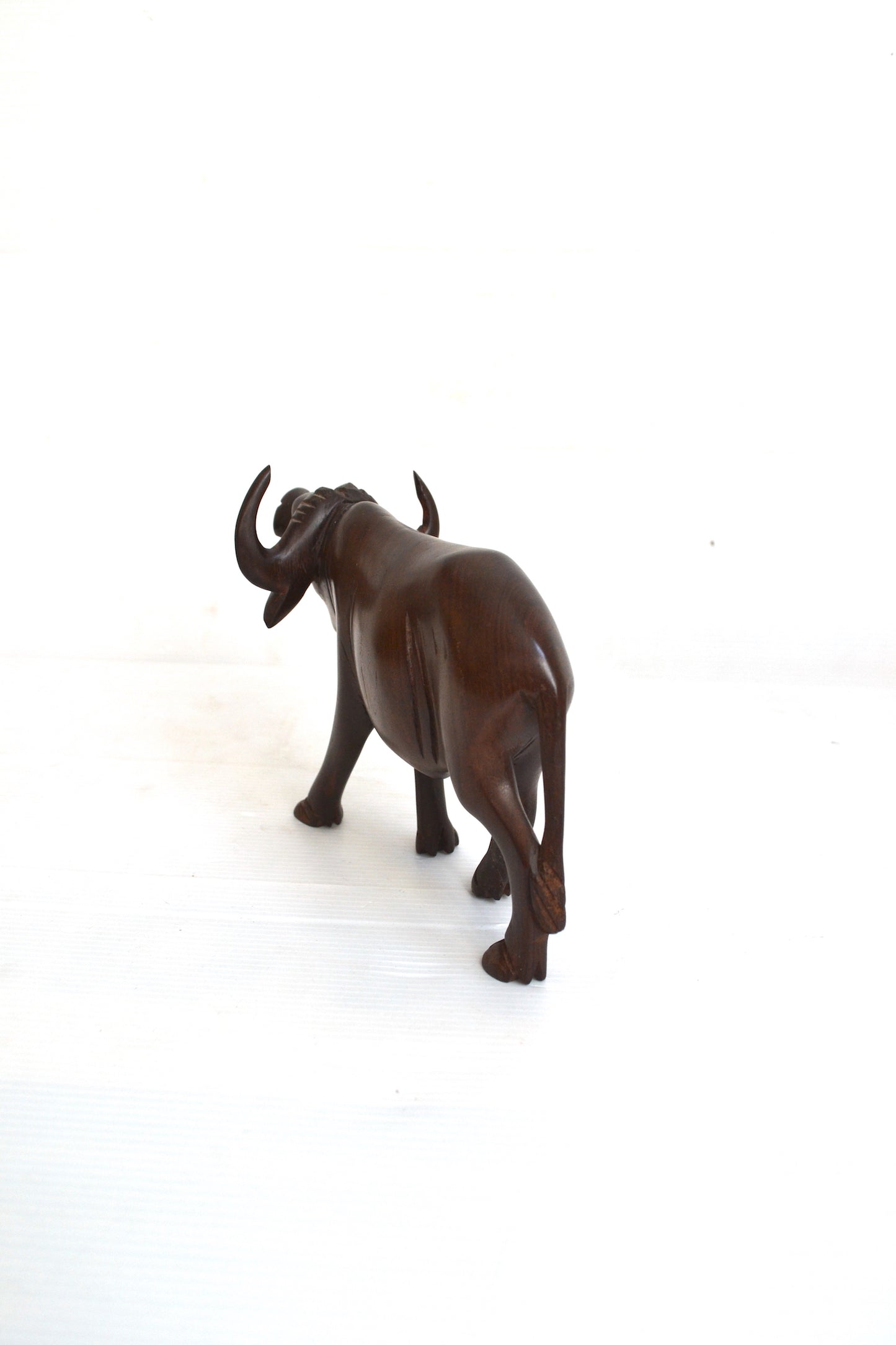 Buffle en bois sculpté Kenya