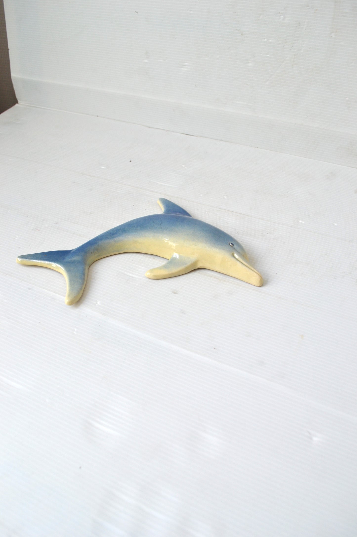 Dauphin en céramique à accrocher