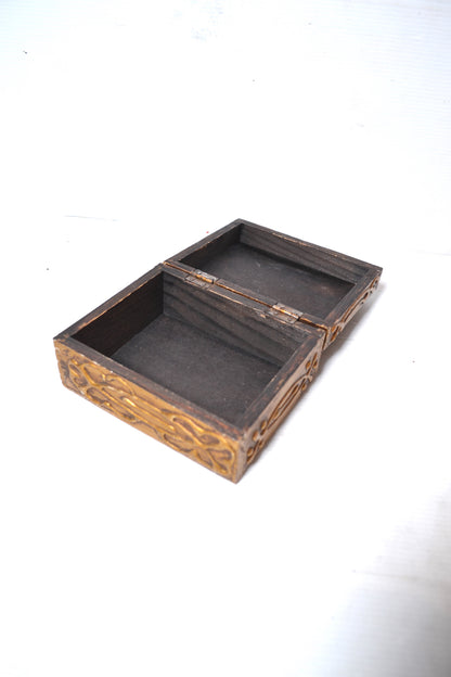 Ancienne boite à bijoux dorée