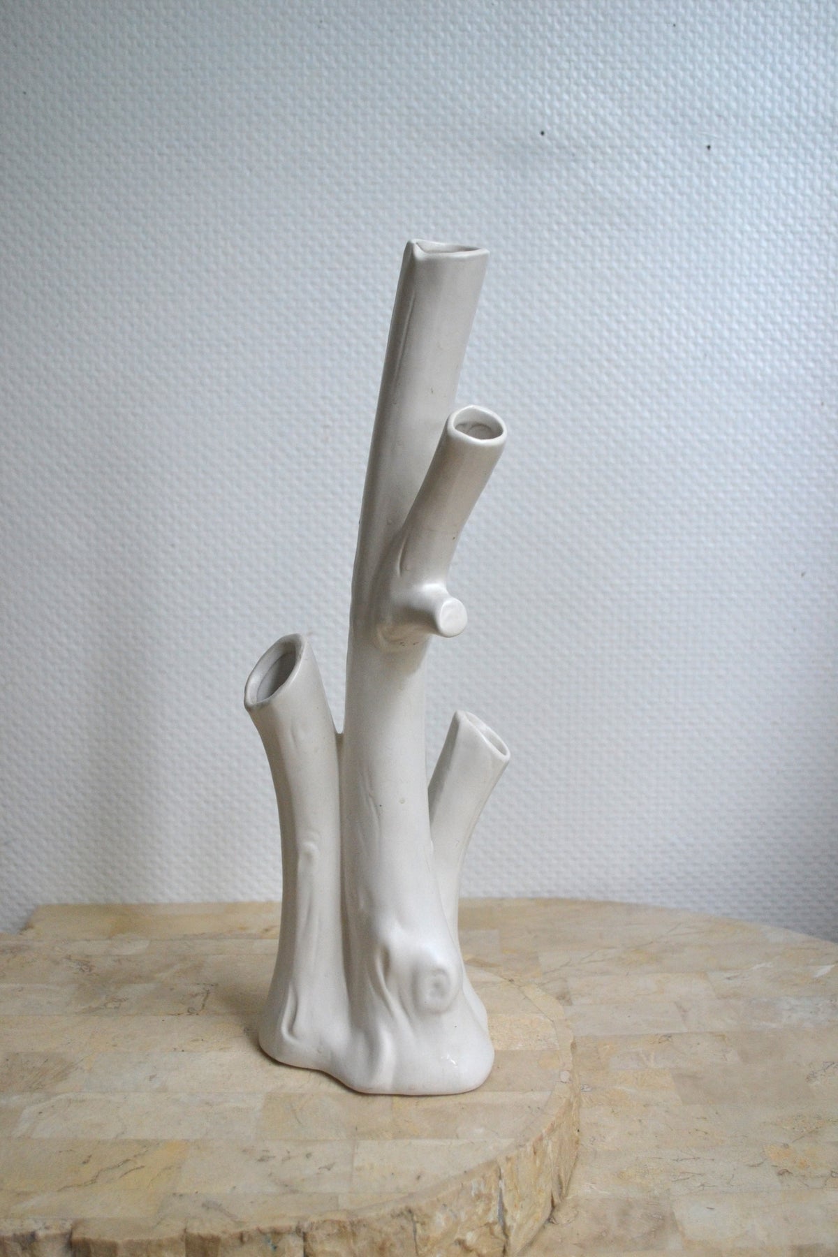 Vase à trous