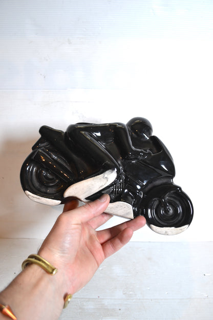 Moto en céramique