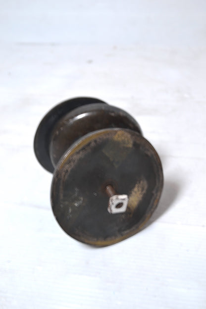 Ancien bouton de porte en forme de tête de lion