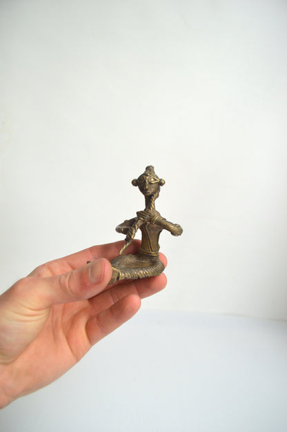 Personnage ethnique en bronze Femme assise