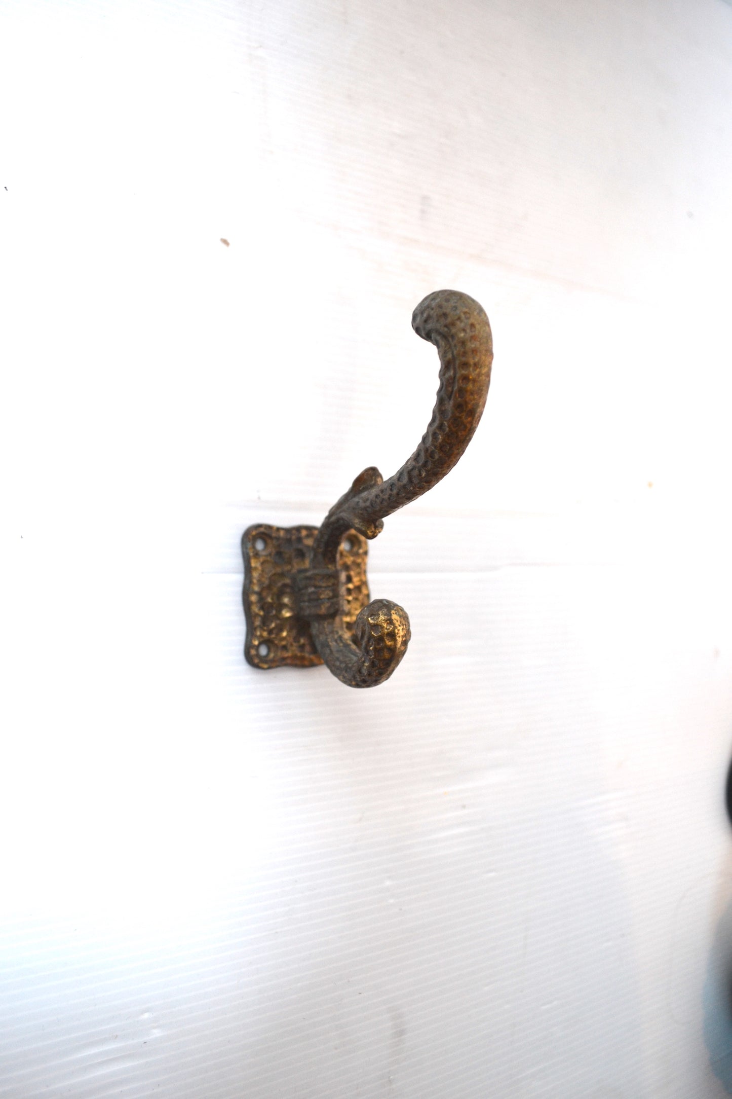 Ancienne patère dorée