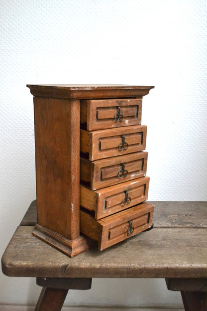 Boîte à bijoux en bois
