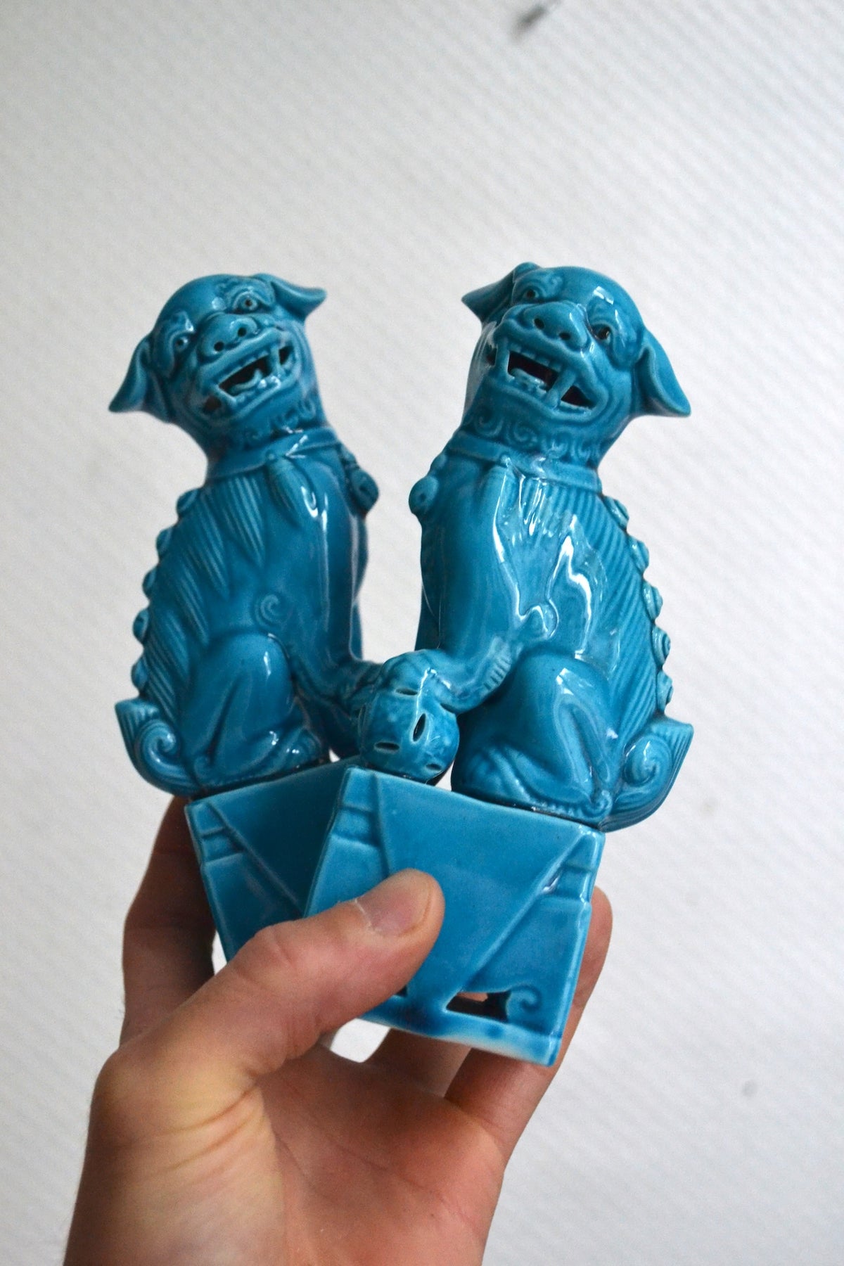 Paire de chiens en céramique