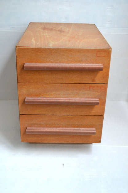 Meuble à tiroirs