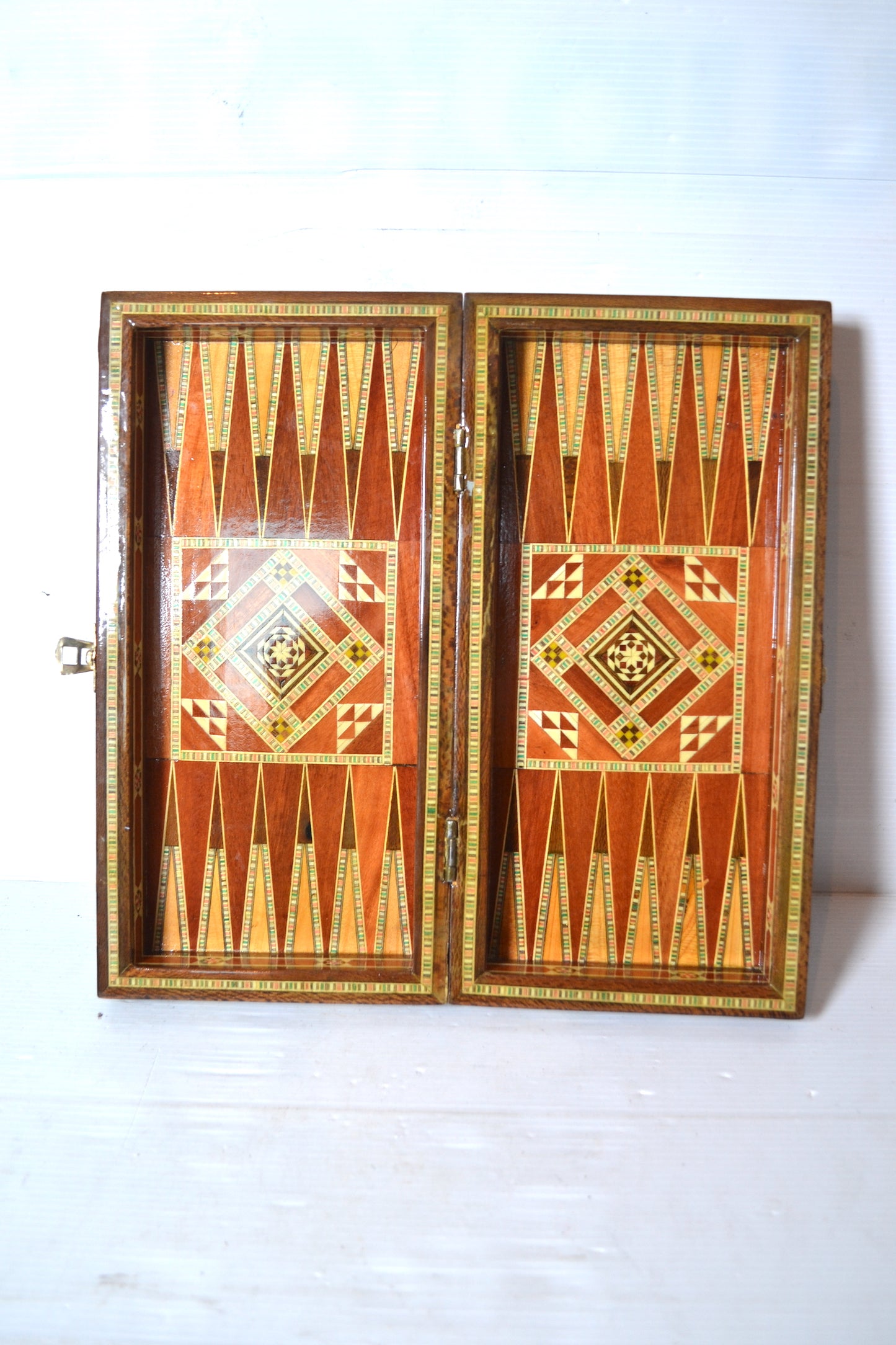 Jeu d'échecs de dames et de Backgammon en marqueterie