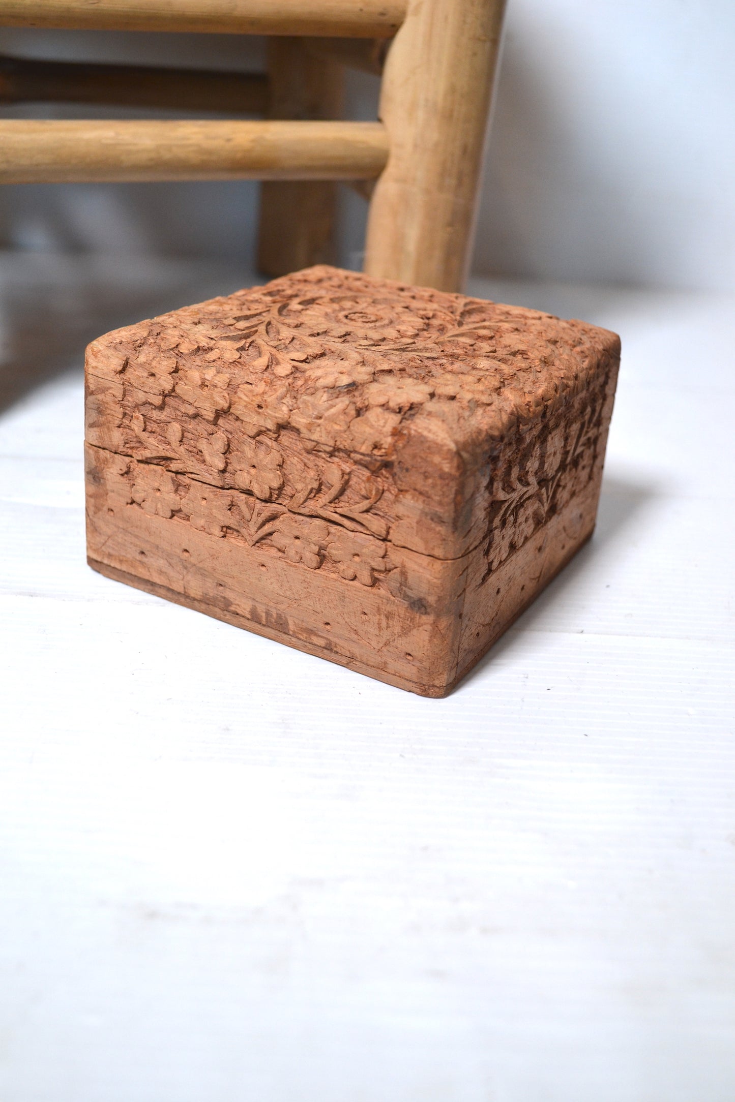 Boite à bijoux indienne en bois sculpté