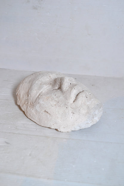 Visage en plâtre à suspendre