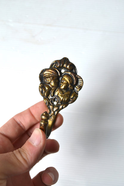 Patère en bronze