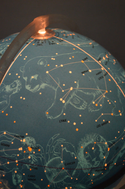 Globe céleste Alpha lumineux