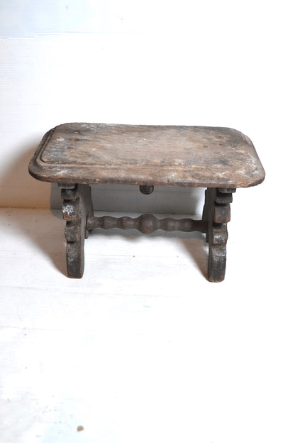 Ancien tabouret en bois