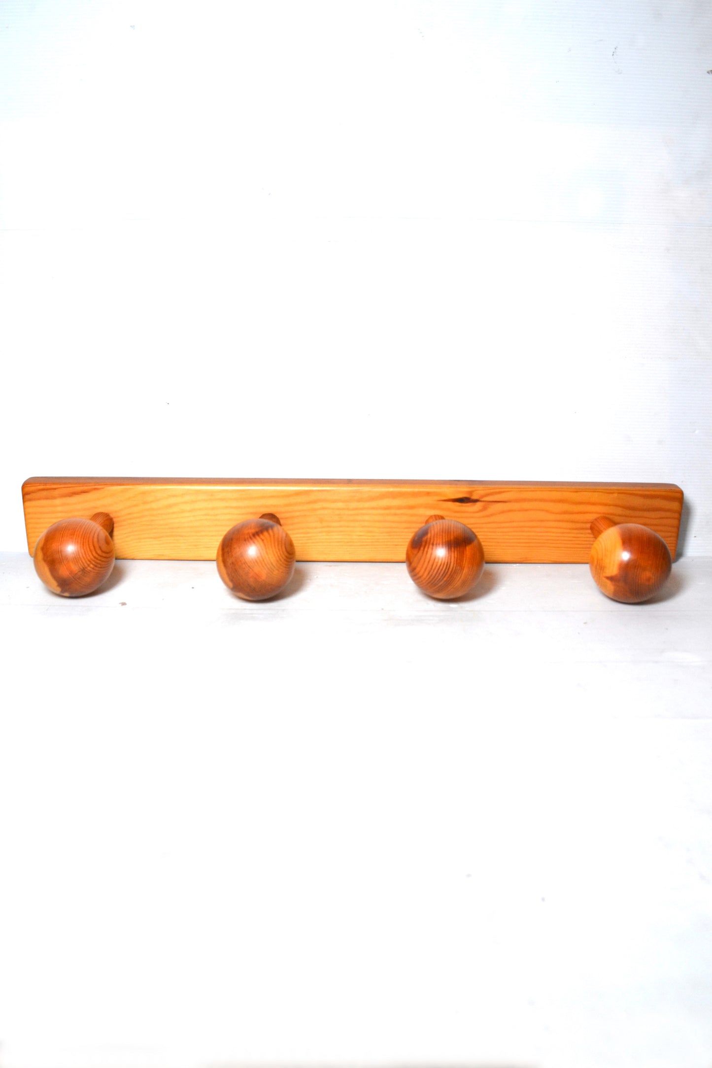 Portemanteau mural vintage en pin massif