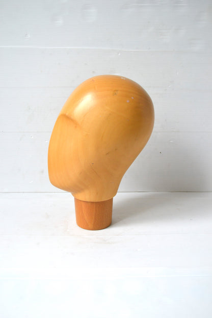Tête à chapeau