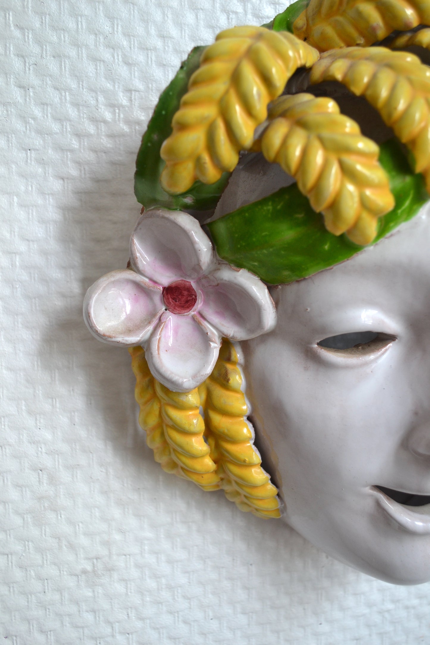 Masque italien en barbotine