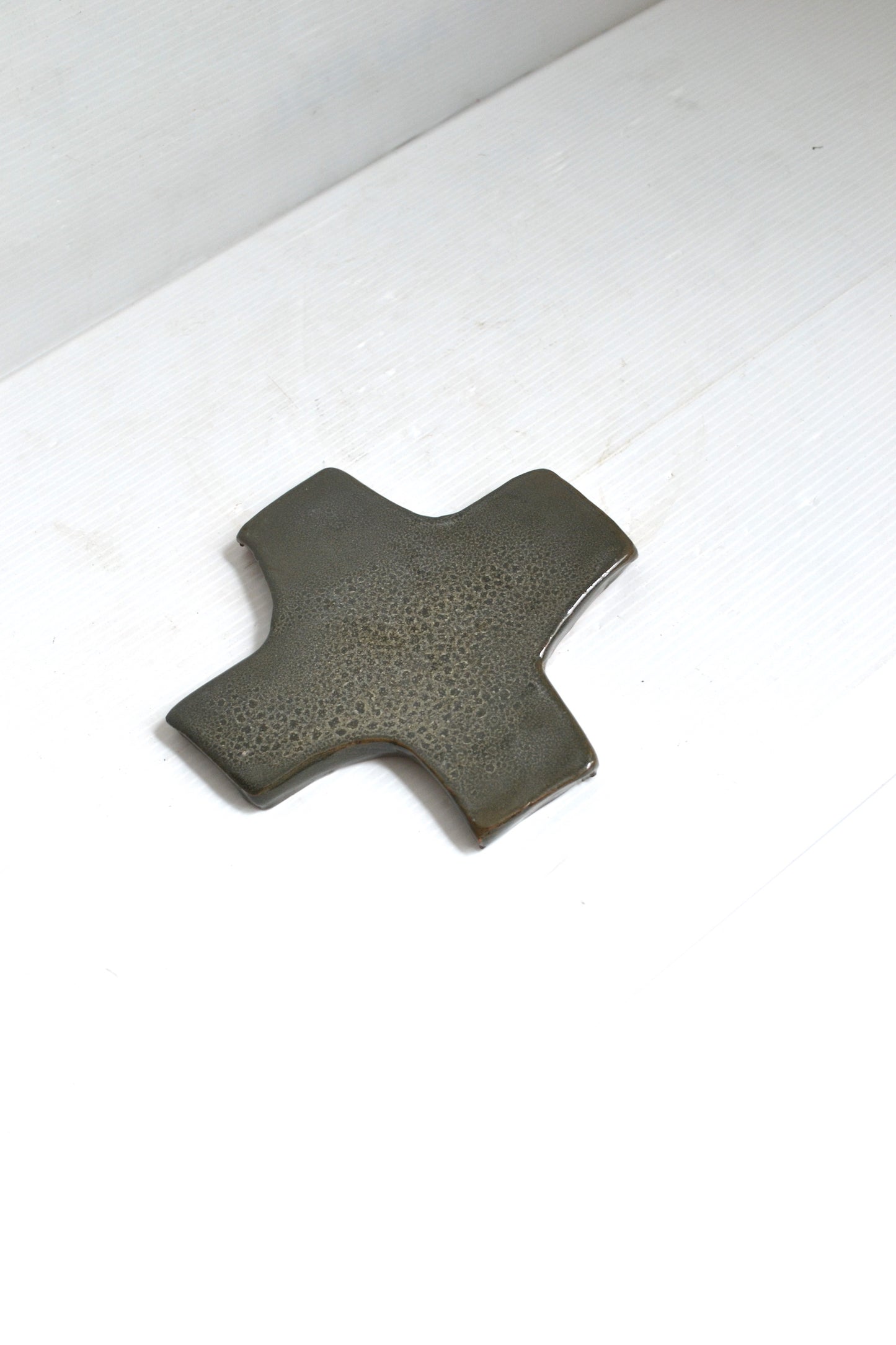Croix en céramique
