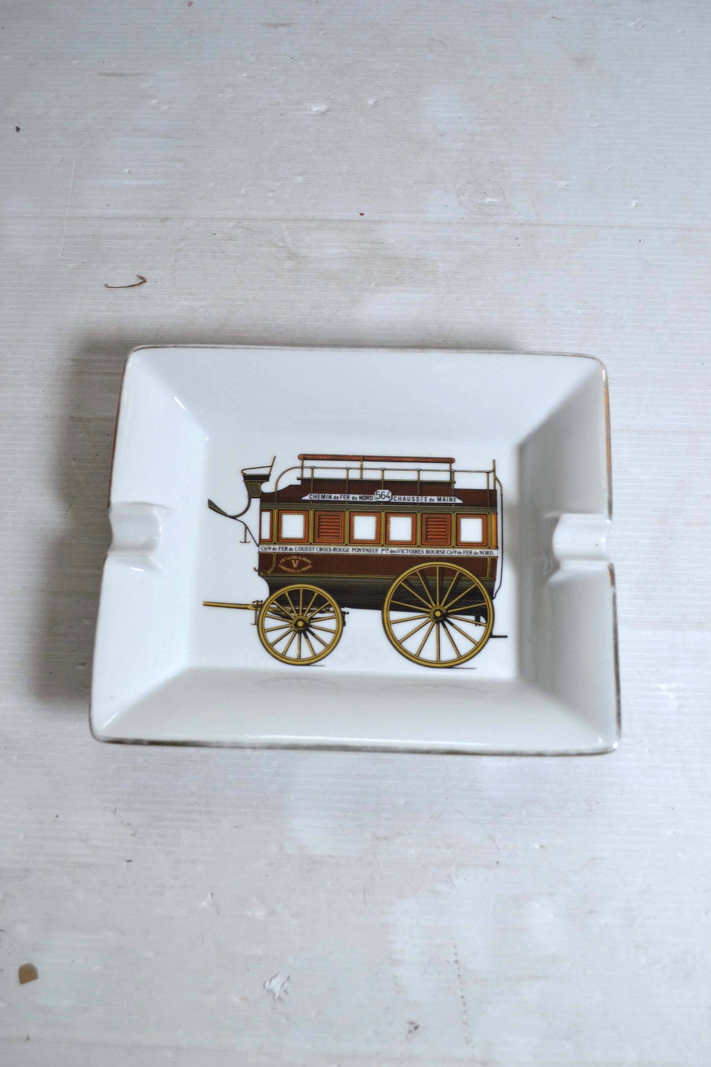 Cendrier en porcelaine de Limoges