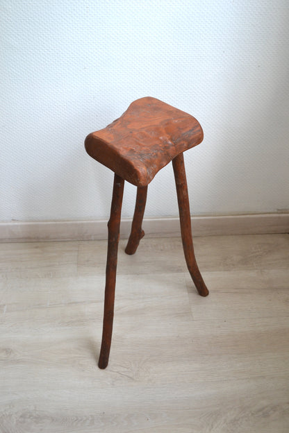 Tabouret tripode organique