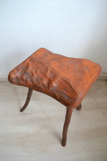 Tabouret tripode organique