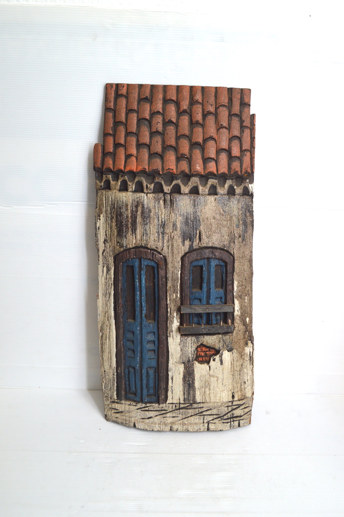 Grande façade en bois sculpté