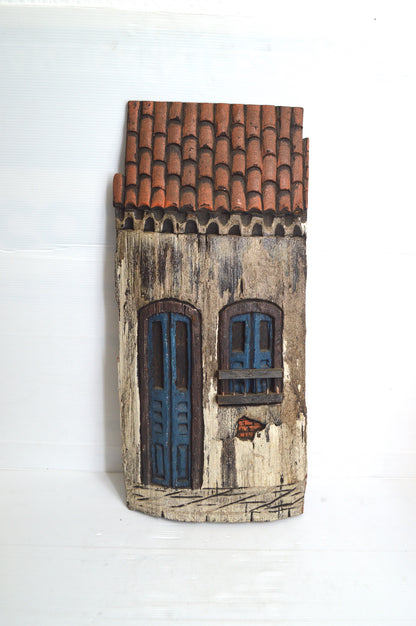 Grande façade en bois sculpté
