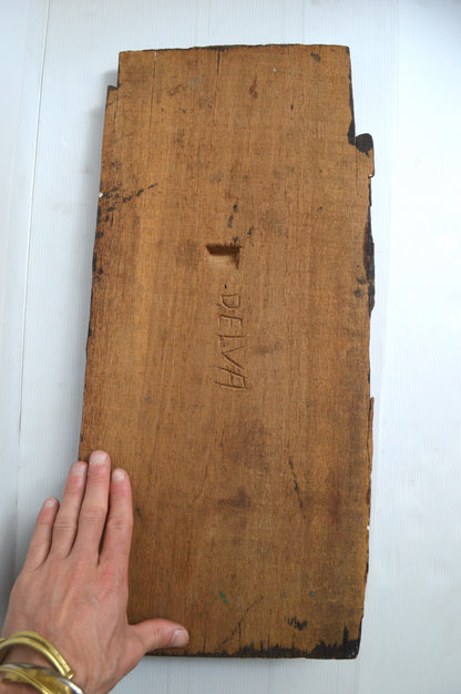 Grande façade en bois sculpté
