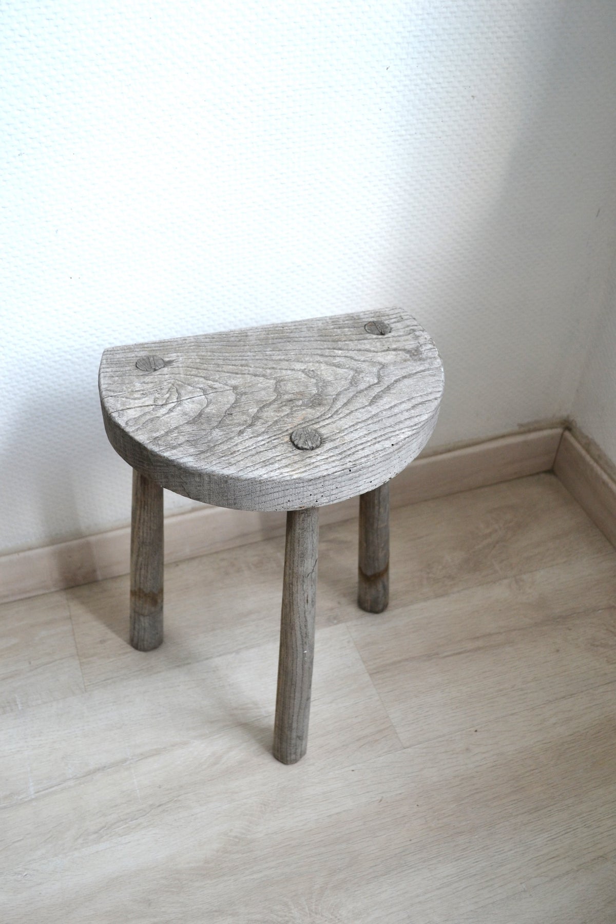 Tabouret tripode
