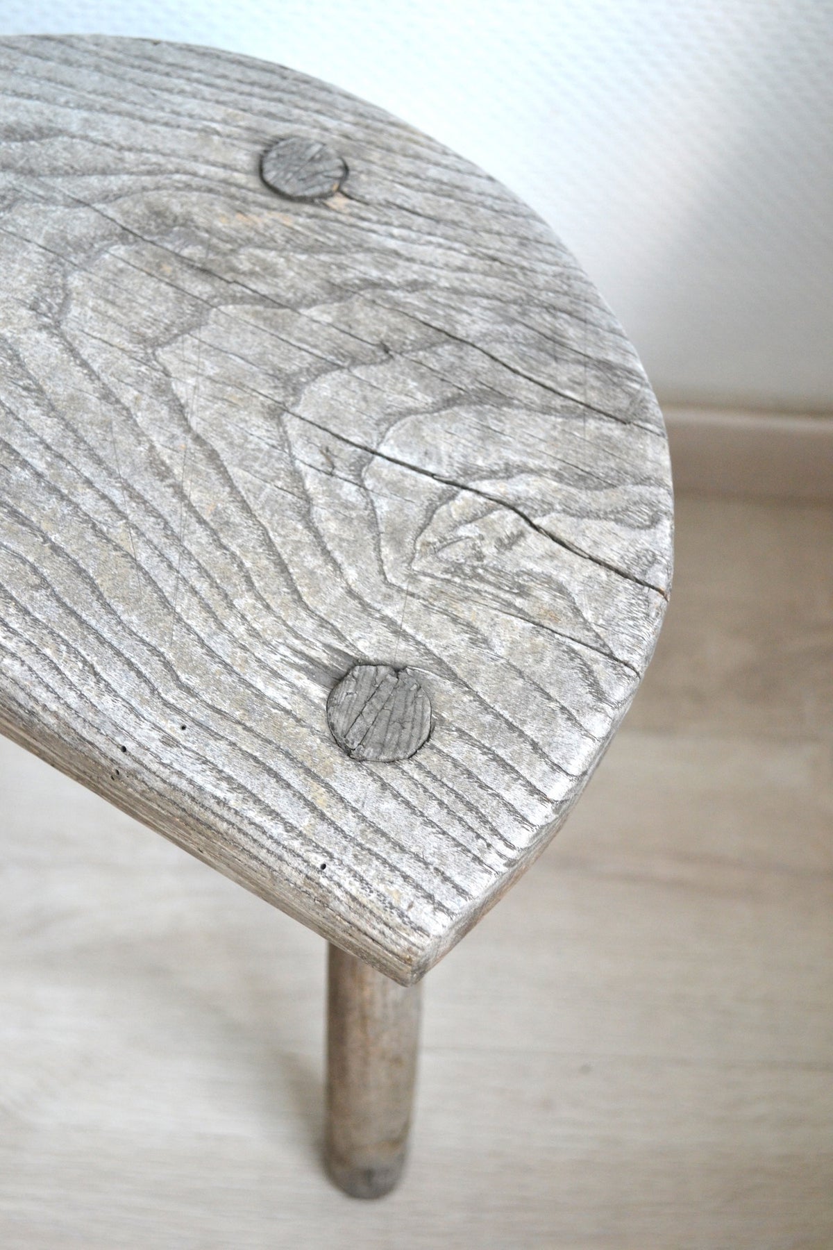 Tabouret tripode