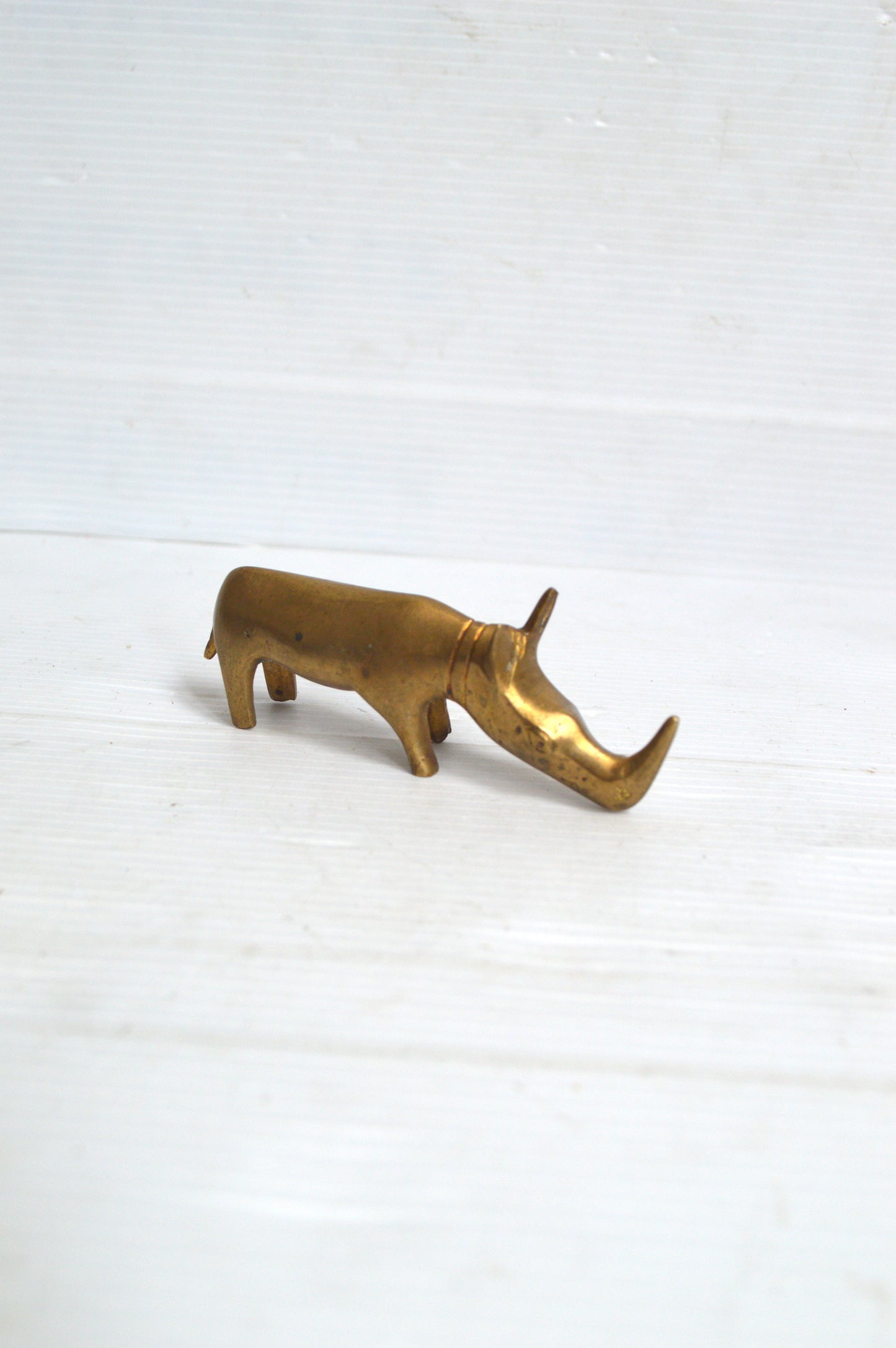 Petit rhinocéros en laiton