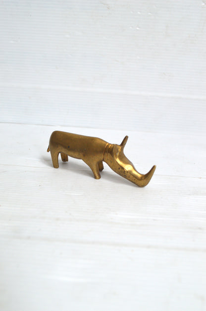 Petit rhinocéros en laiton
