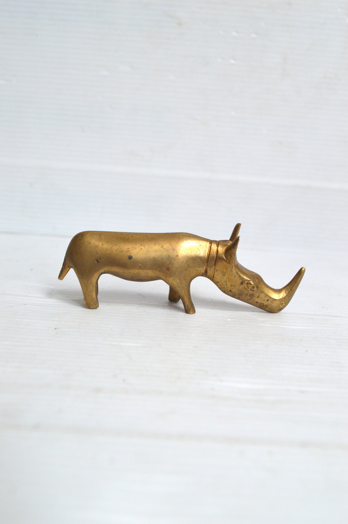 Petit rhinocéros en laiton