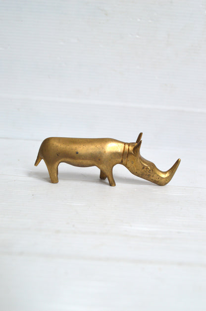 Petit rhinocéros en laiton
