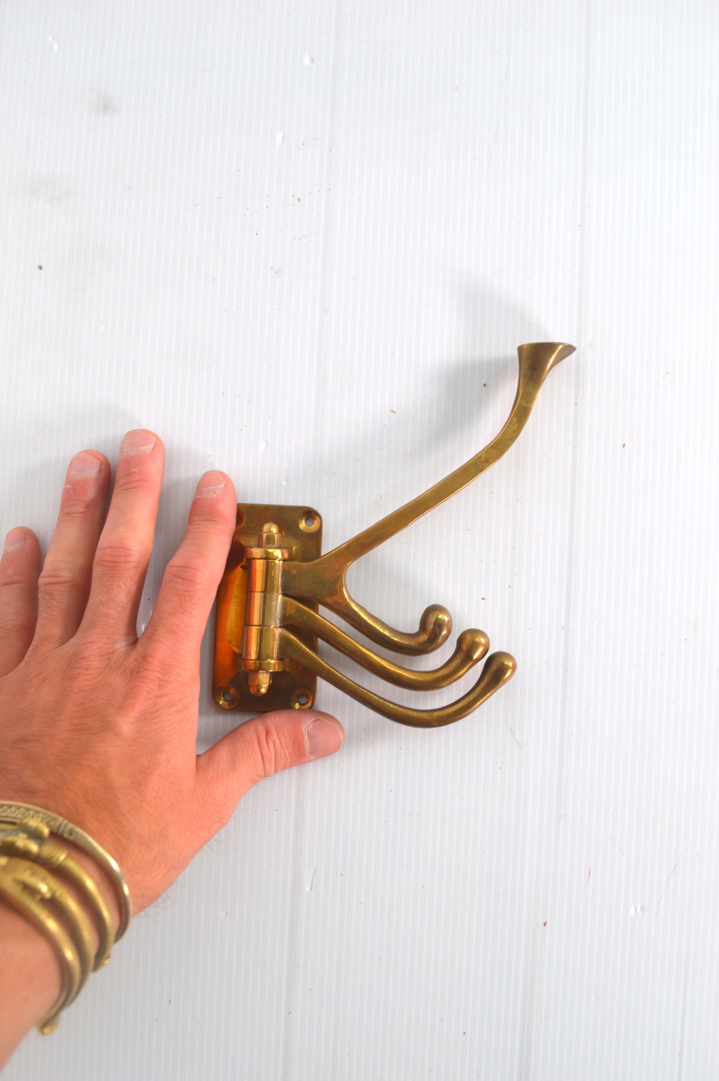 Porte-manteau pivotant