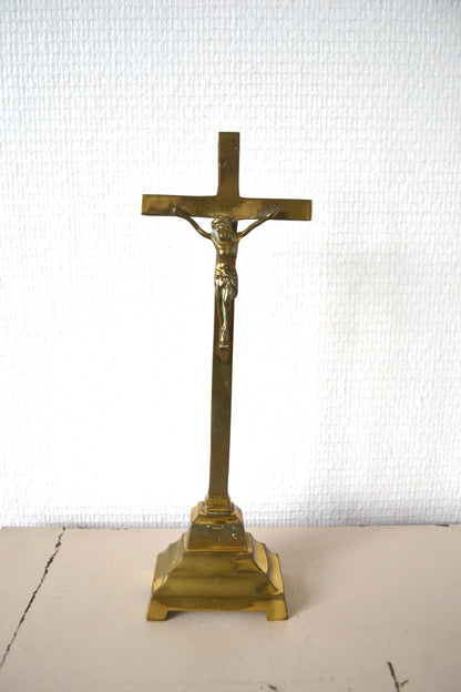 Crucifix en laiton