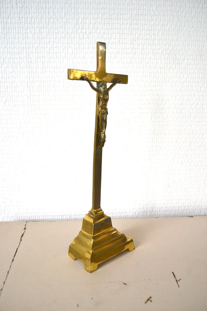 Crucifix en laiton