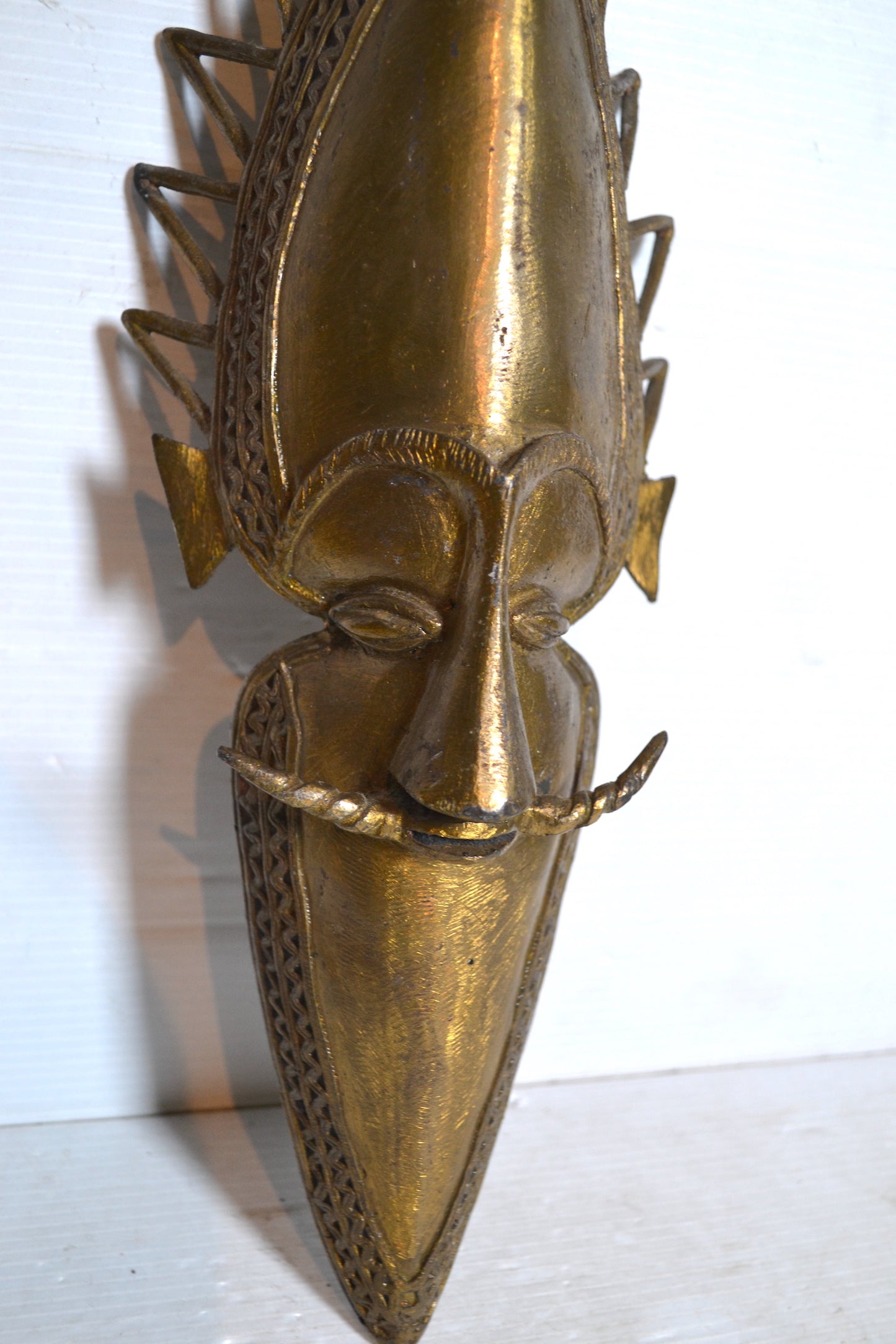 Masque africain en bronze