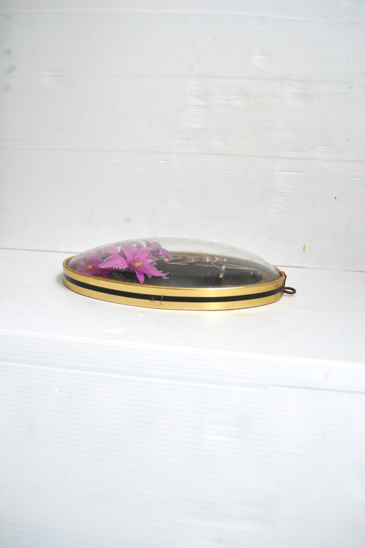 Crucifix sous verre bombé