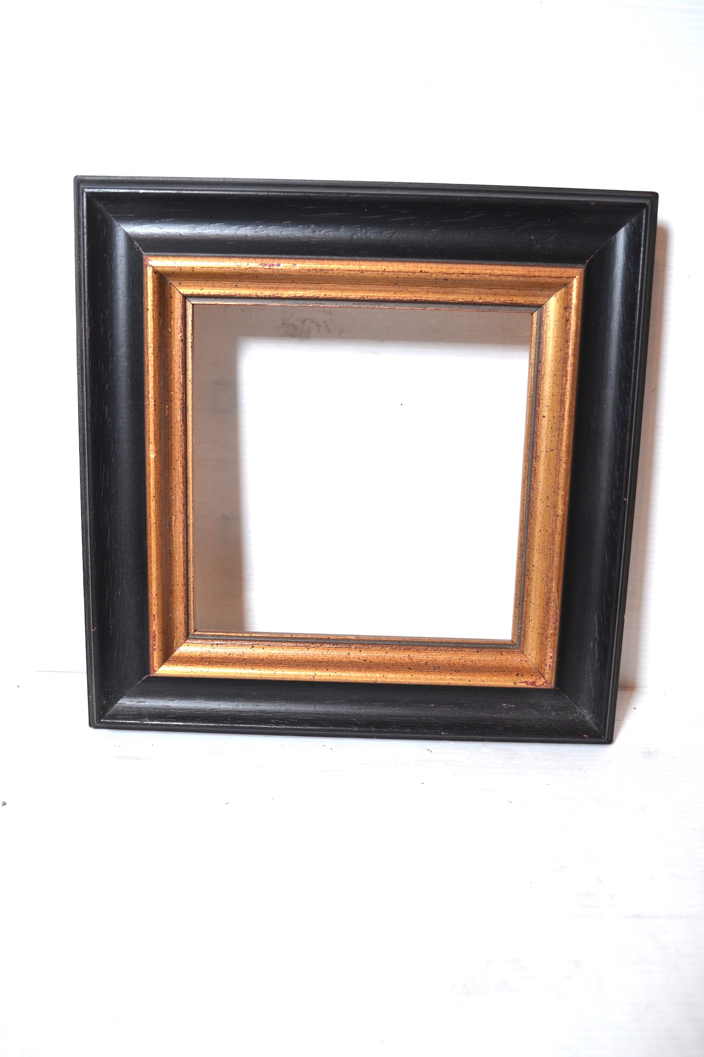 Cadre en bois noir et doré