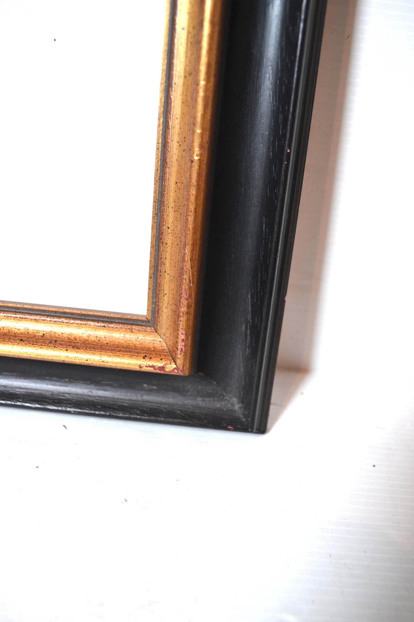 Cadre en bois noir et doré