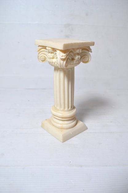 Colonne corinthienne en albâtre