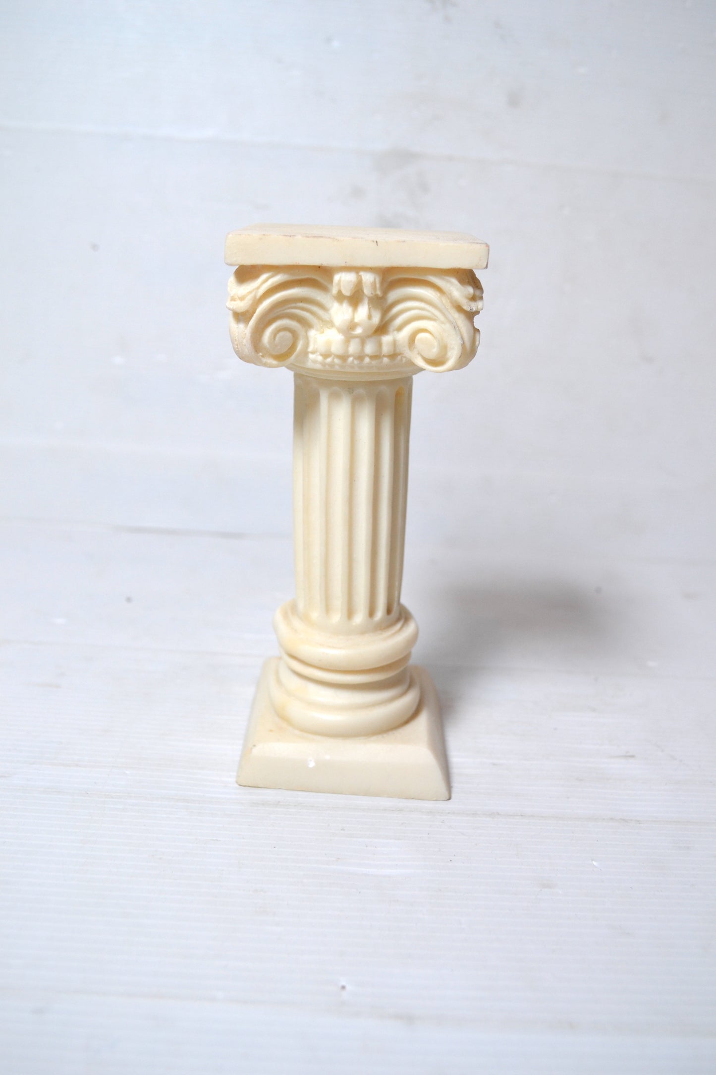 Colonne corinthienne en albâtre